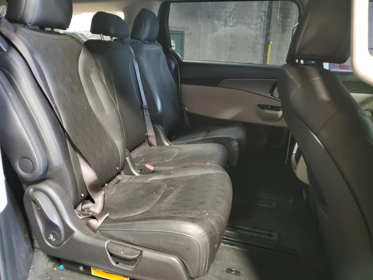 2022 KIA Carnival VIN KNDNB4H30N6131911 Copart auction photo, vandalism damage thumbnail 11