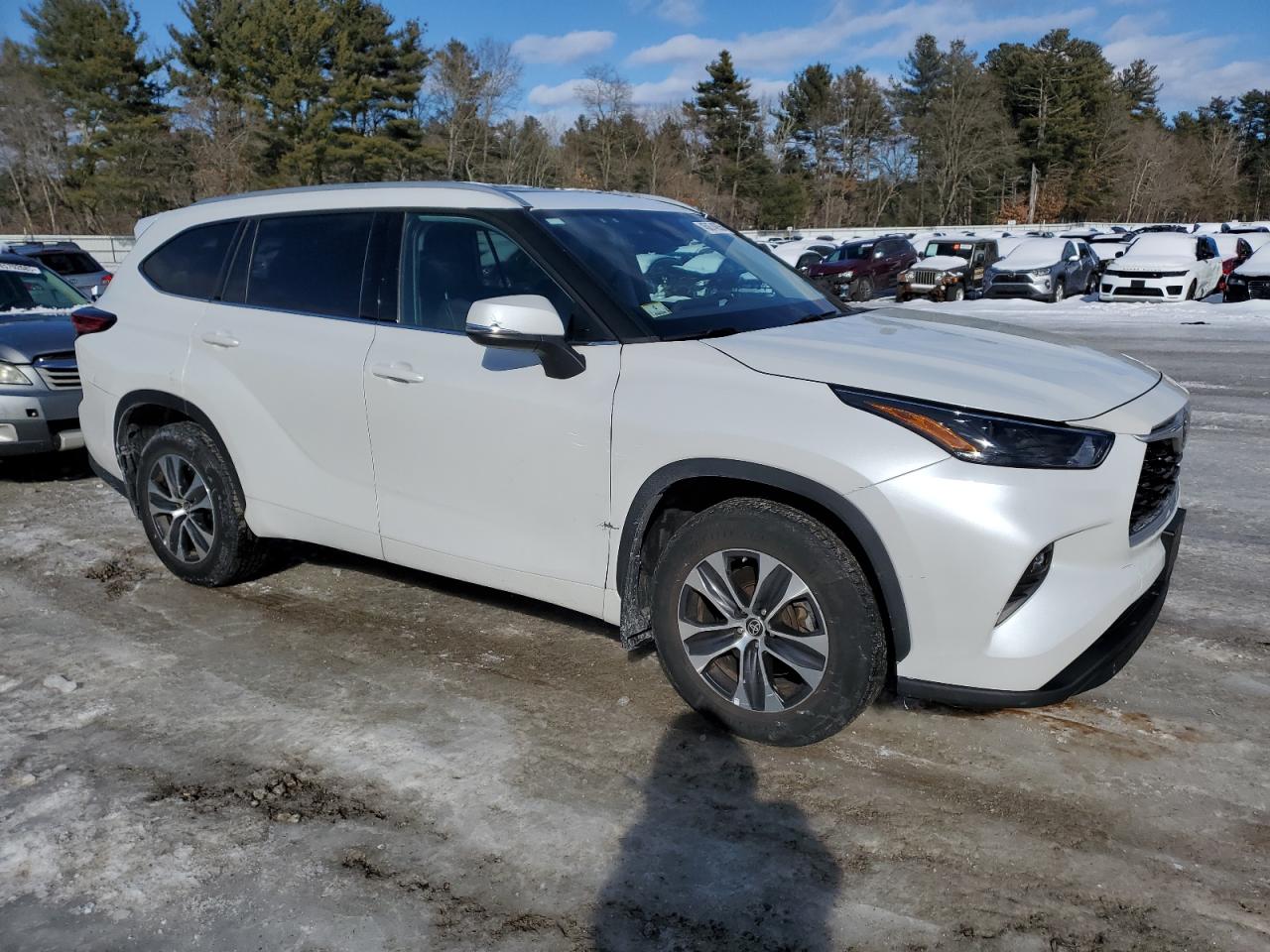 2022 Toyota Highlander VIN 5TDGZRBH2NS578701 Copart auction photo, side damage thumbnail 4