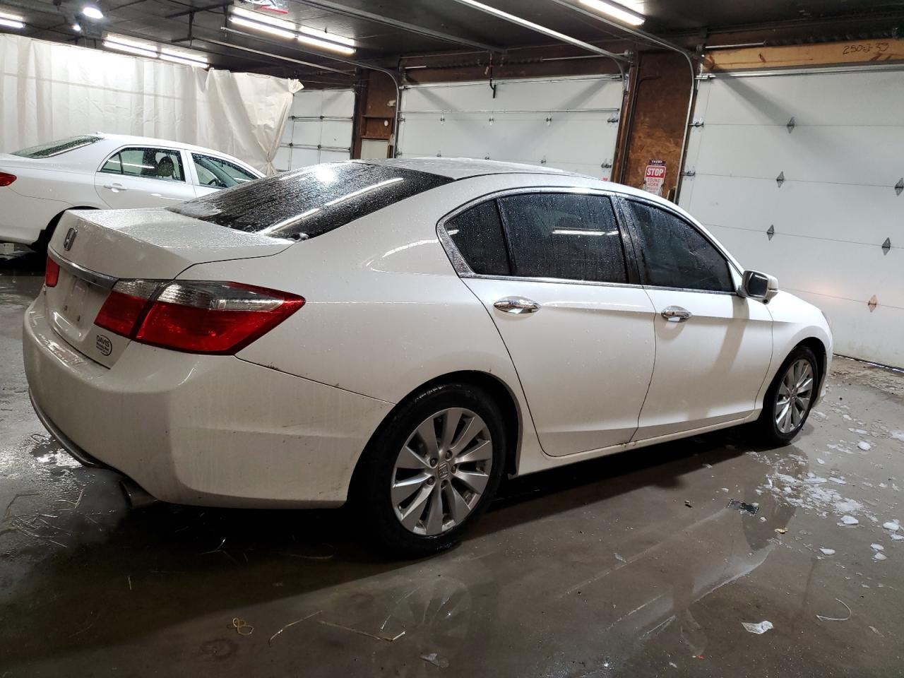 2015 Honda Accord VIN 1HGCR2F7XFA062710 Copart auction photo, undercarriage damage thumbnail 3
