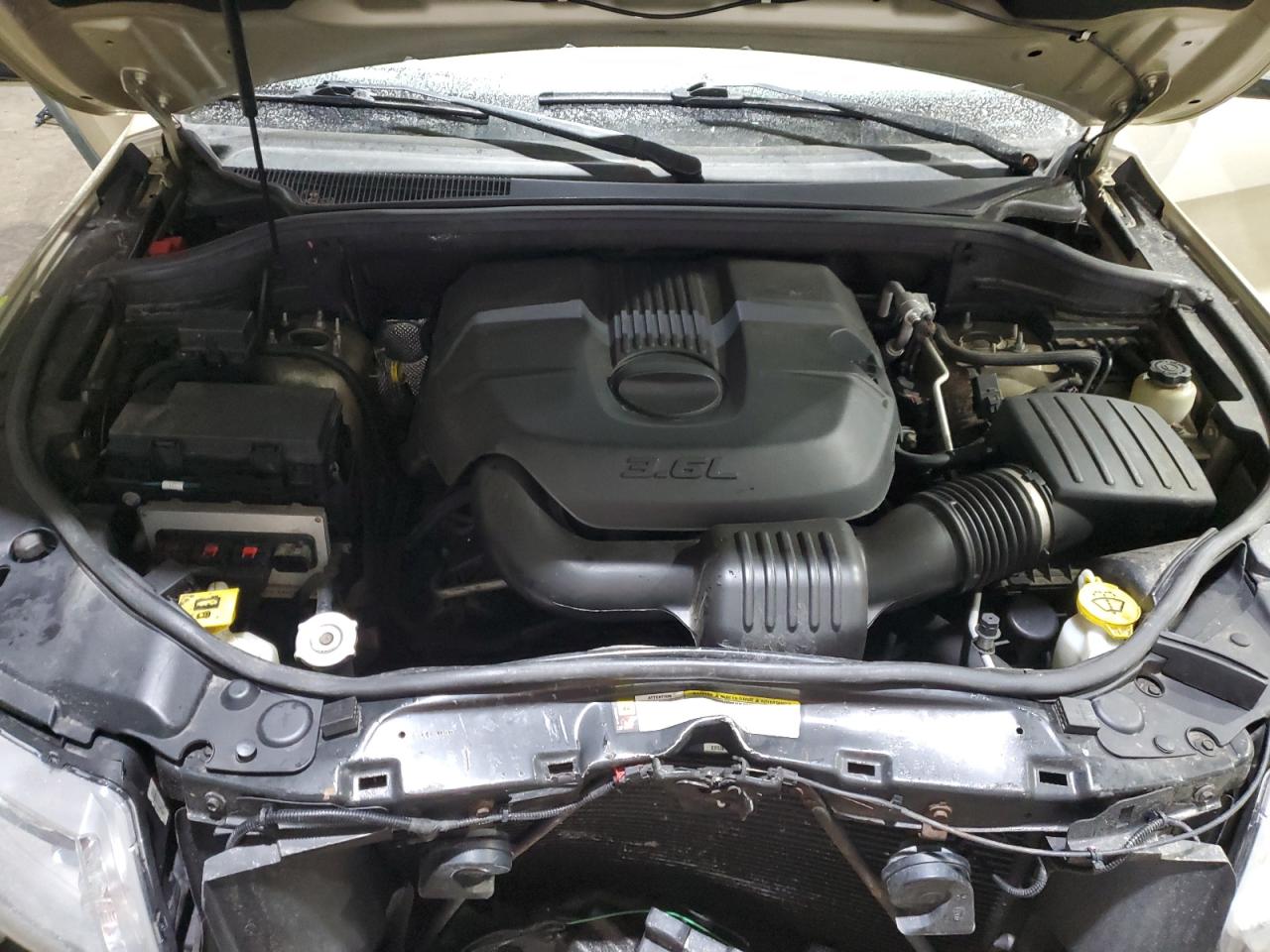 2011 Jeep Grand Cherokee VIN 1J4RR5GGXBC722651 Copart auction photo, front end / minor dent/scratches damage thumbnail 12
