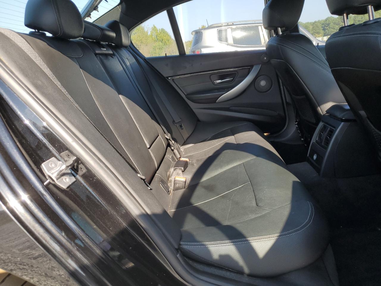 2016 BMW 3er VIN WBA8B3G52GNT92036 Copart auction photo, front end damage thumbnail 11
