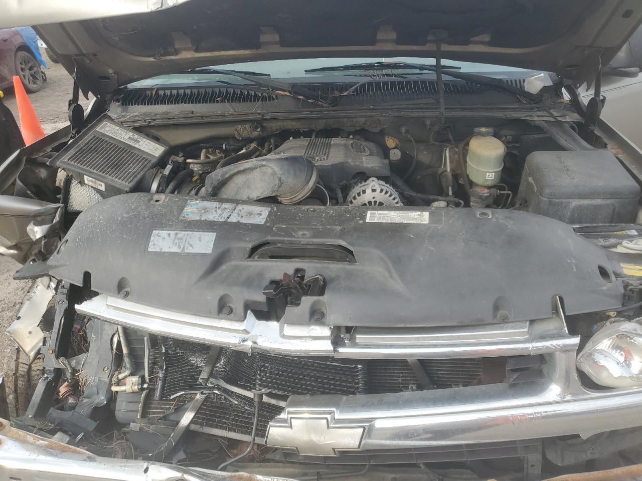 2002 Chevrolet Suburban VIN 3GNGK26G72G253122 Copart auction photo, front end damage thumbnail 13