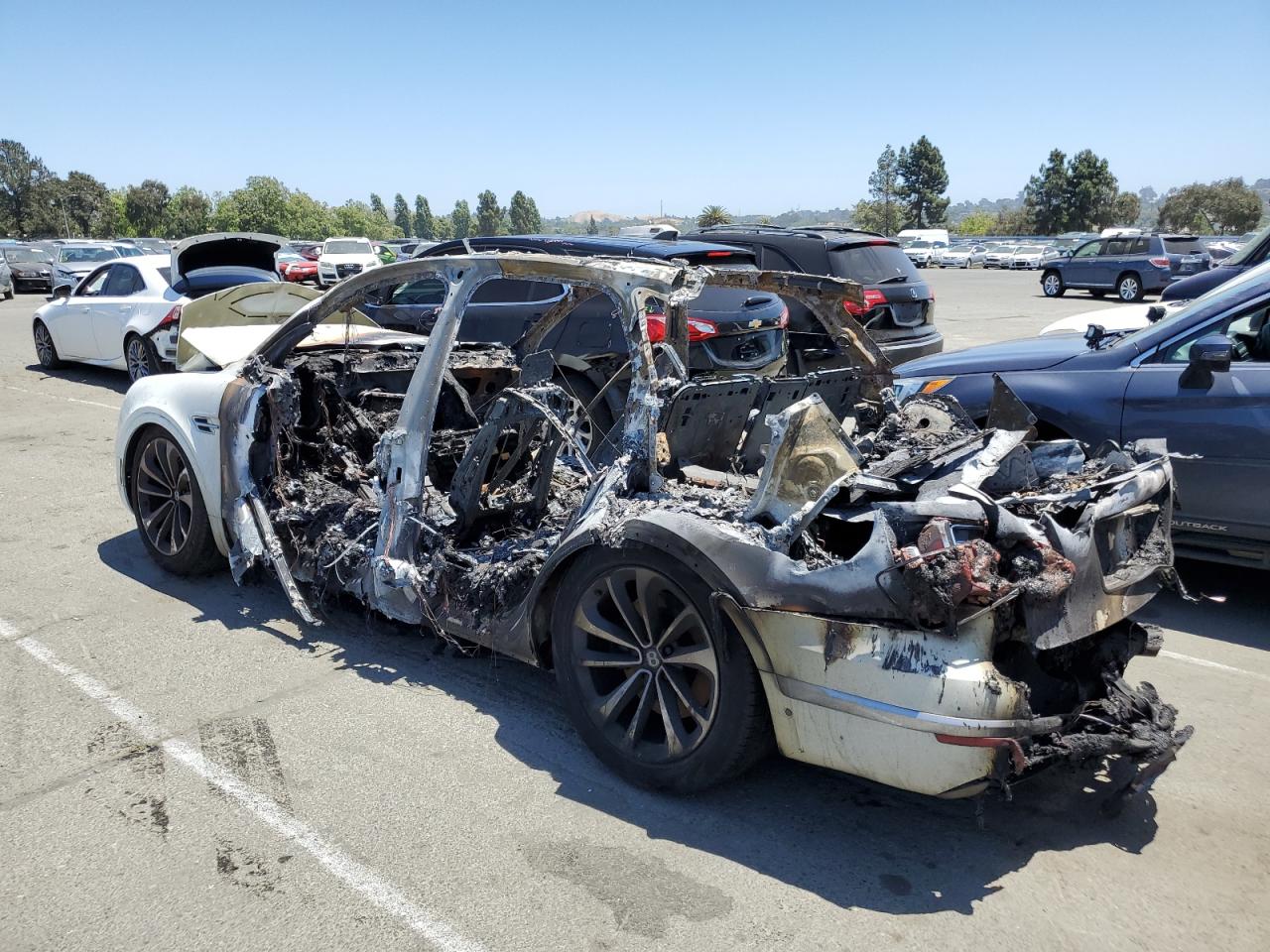 2017 Bentley Bentayga VIN SJAAC2ZV6HC015975 Copart auction photo, burn damage thumbnail 2