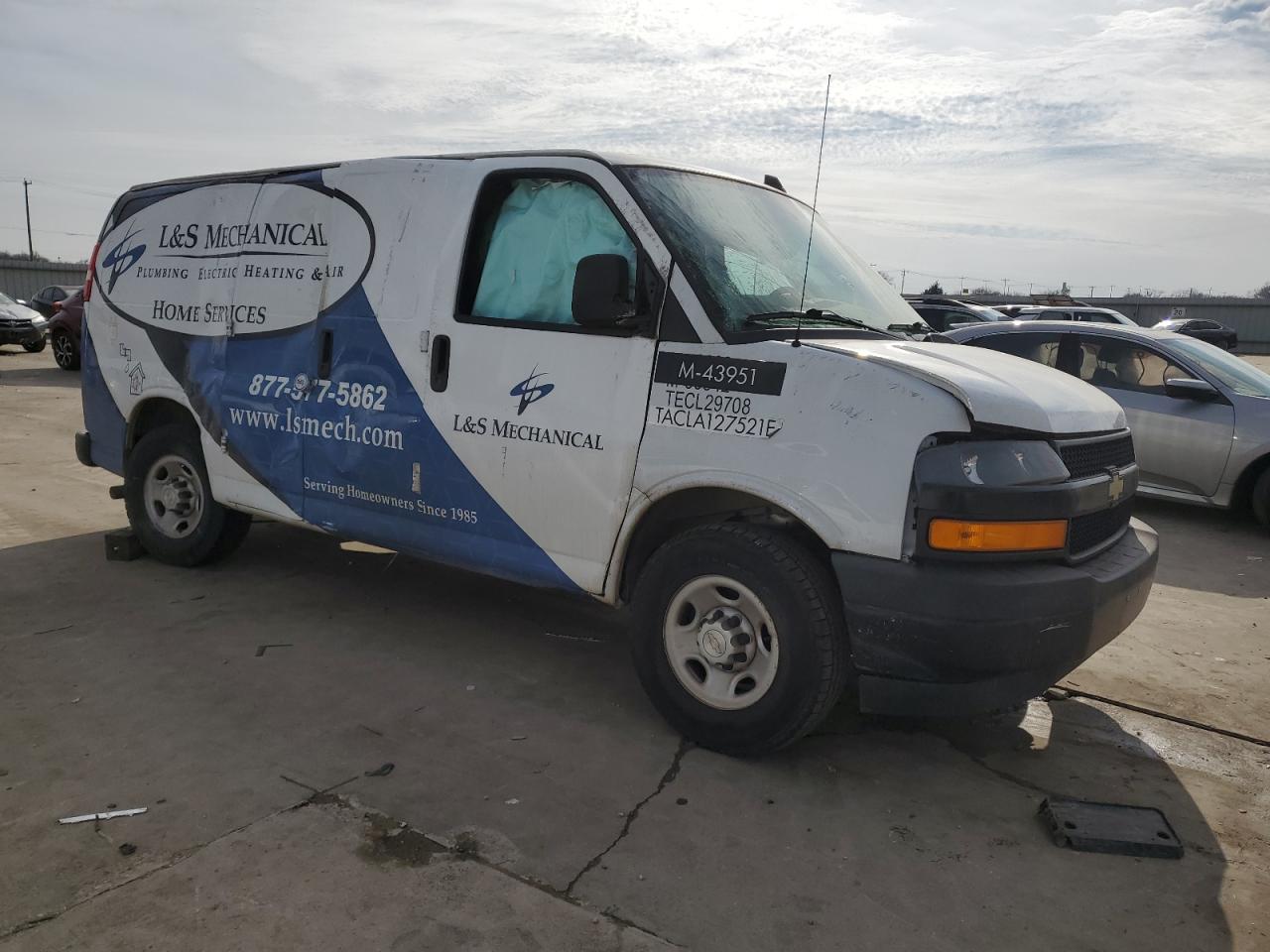 2018 Chevrolet Express VIN 1GCWGAFP9J1334796 Copart auction photo, side / front end damage thumbnail 4