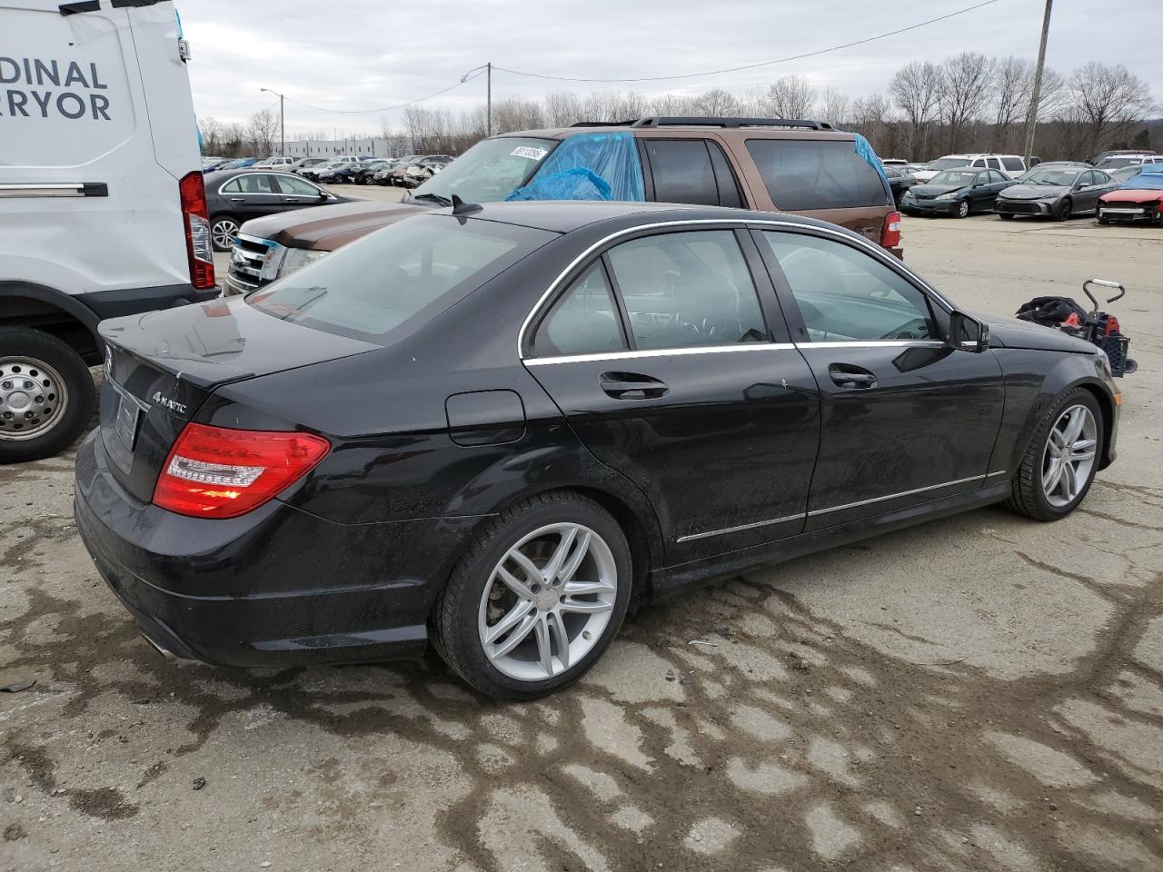2013 Mercedes-Benz C-klasse VIN WDDGF8AB1DR296018 Copart auction photo, minor dent/scratches damage thumbnail 3