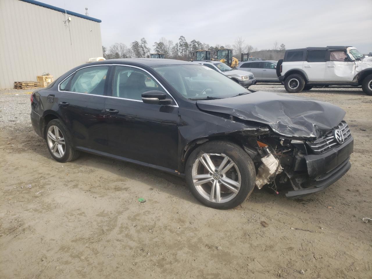 2015 Volkswagen Passat VIN 1VWBV7A38FC064612 Copart auction photo, front end / side damage thumbnail 4