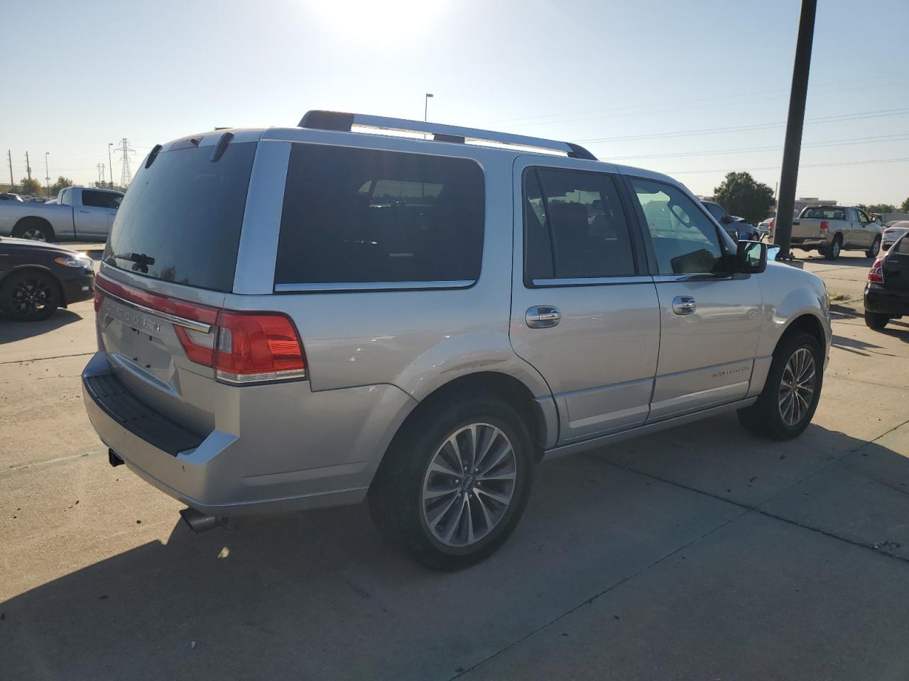 2017 Lincoln Navigator VIN 5LMJJ2HT7HEL00783 Copart auction photo, hail / minor dent/scratches damage thumbnail 3