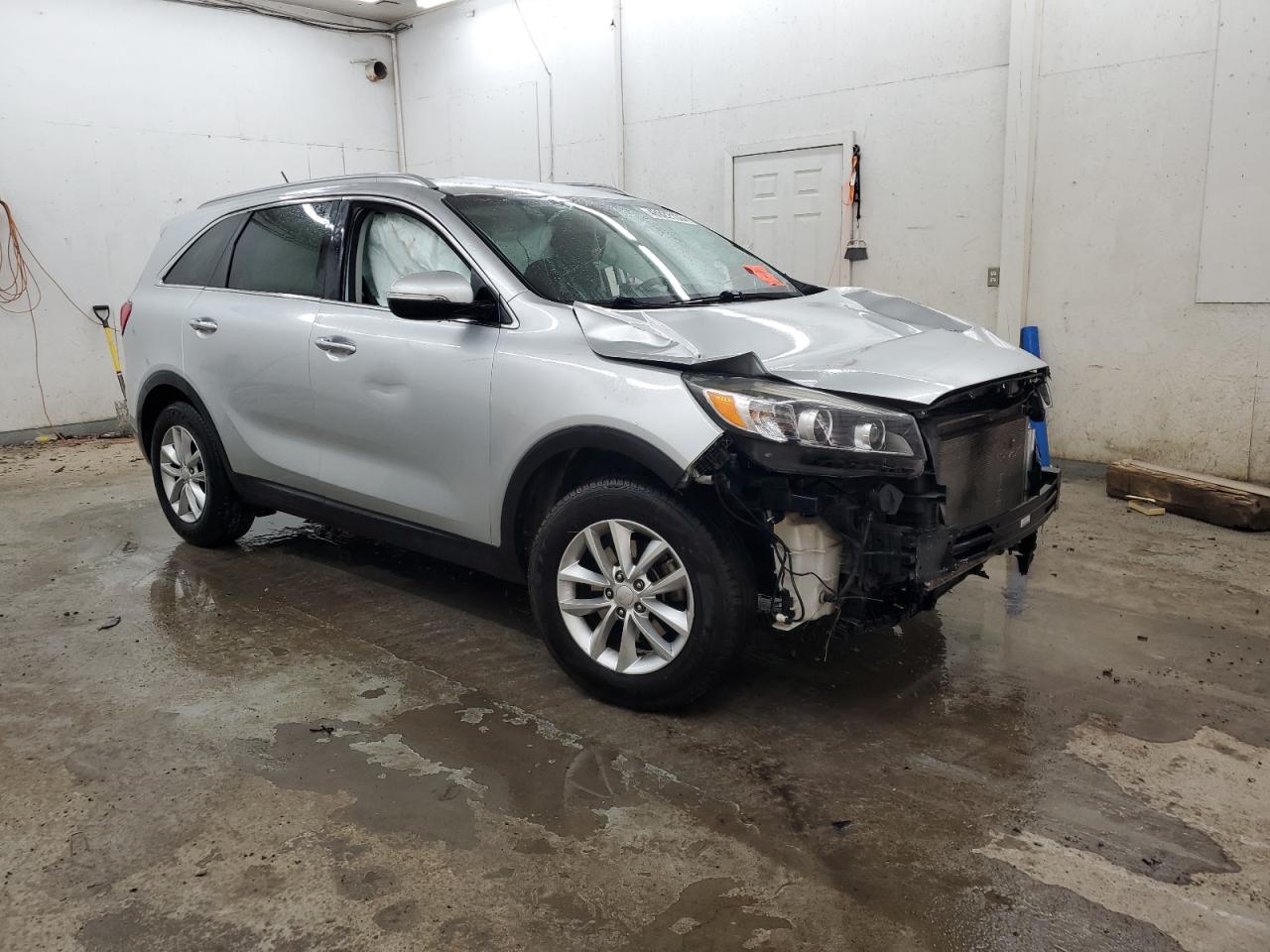 2017 KIA Sorento VIN 5XYPG4A57HG223668 Copart auction photo, side / front end damage thumbnail 4