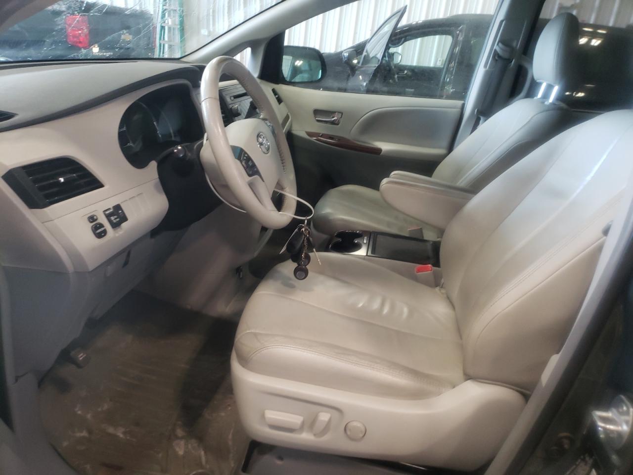 2013 Toyota Sienna VIN 5TDYK3DC5DS367109 Copart auction photo, front end / side damage thumbnail 7