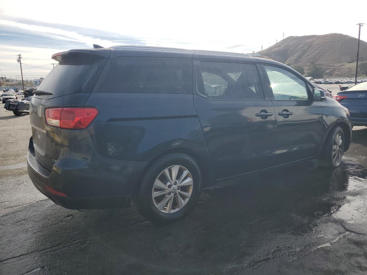 2016 KIA Sedona VIN KNDMB5C14G6168096 Copart auction photo, minor dent/scratches damage thumbnail 3