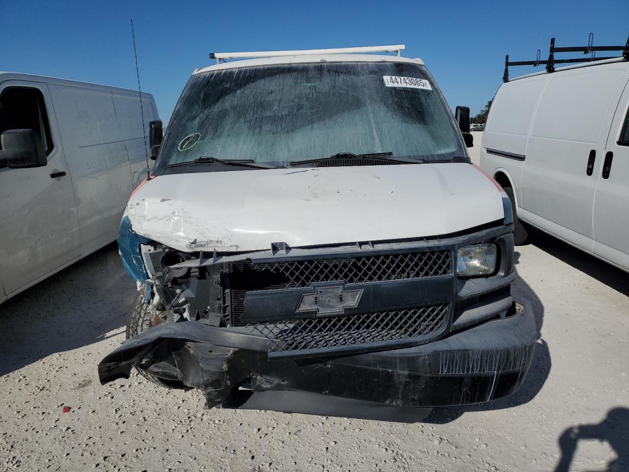 2008 Chevrolet Express VIN 1GCGG25C581188965 Copart auction photo, front end damage thumbnail 5