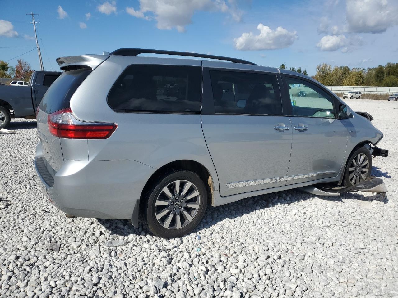 2020 Toyota Sienna VIN 5TDDZ3DC1LS250071 Copart auction photo, front end damage thumbnail 3