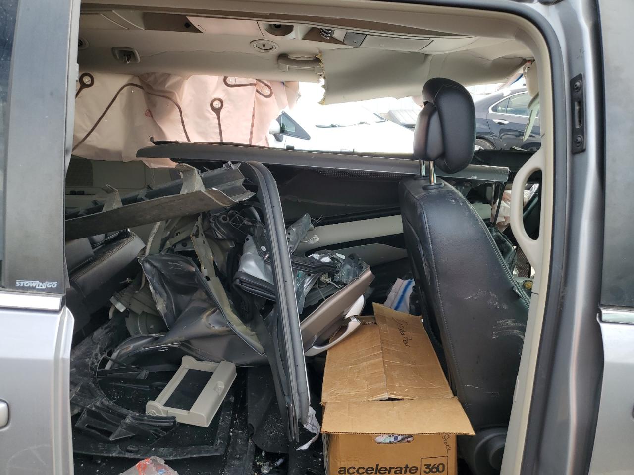 2014 Chrysler Town & Country VIN 2C4RC1BG8ER139367 Copart auction photo, front end / side damage thumbnail 11