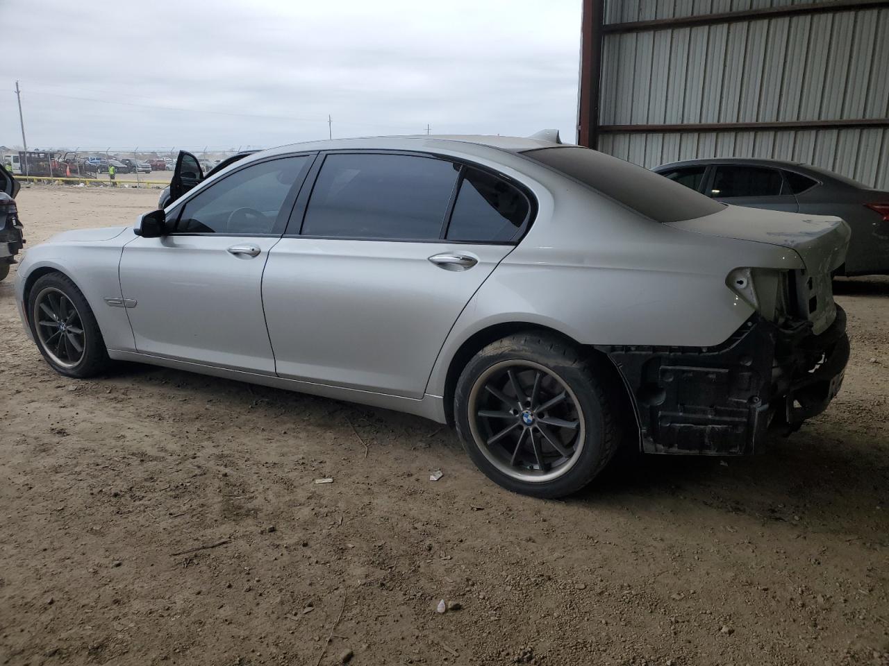 2011 BMW 7er VIN WBAKB8C55BCY65375 Copart auction photo, rear end / minor dent/scratches damage thumbnail 2