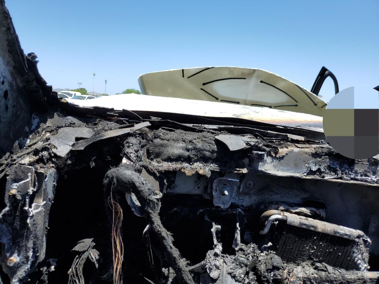 2017 Bentley Bentayga VIN SJAAC2ZV6HC015975 Copart auction photo, burn damage thumbnail 9