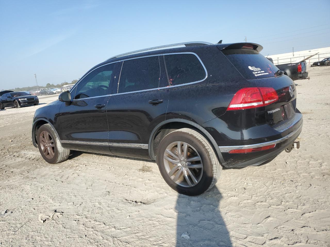 2016 Volkswagen Touareg VIN WVGEF9BP7GD010767 Copart auction photo, front end damage thumbnail 2