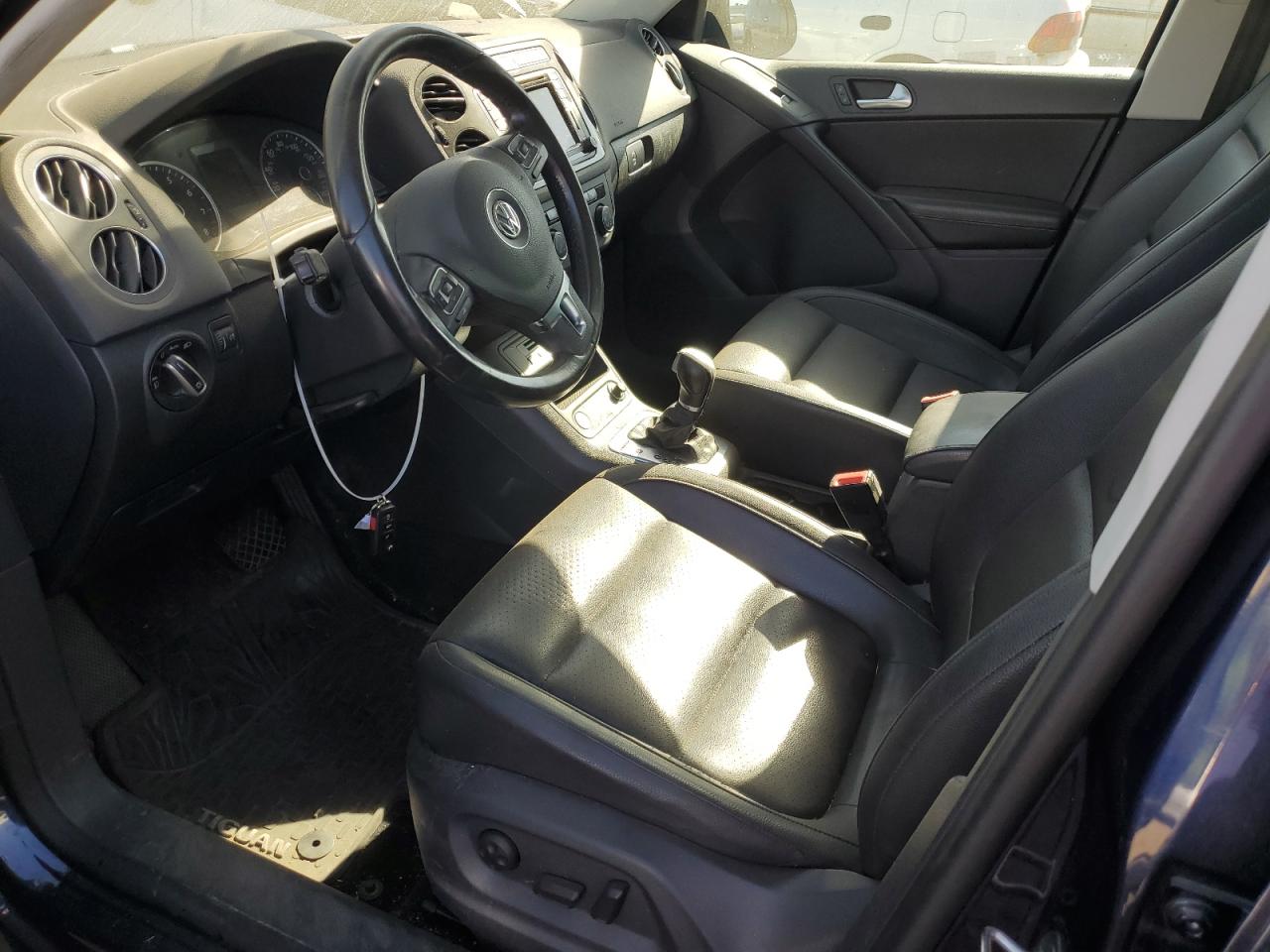 2016 Volkswagen Tiguan VIN WVGBV7AX5GW616102 Copart auction photo, side / mechanical damage thumbnail 7