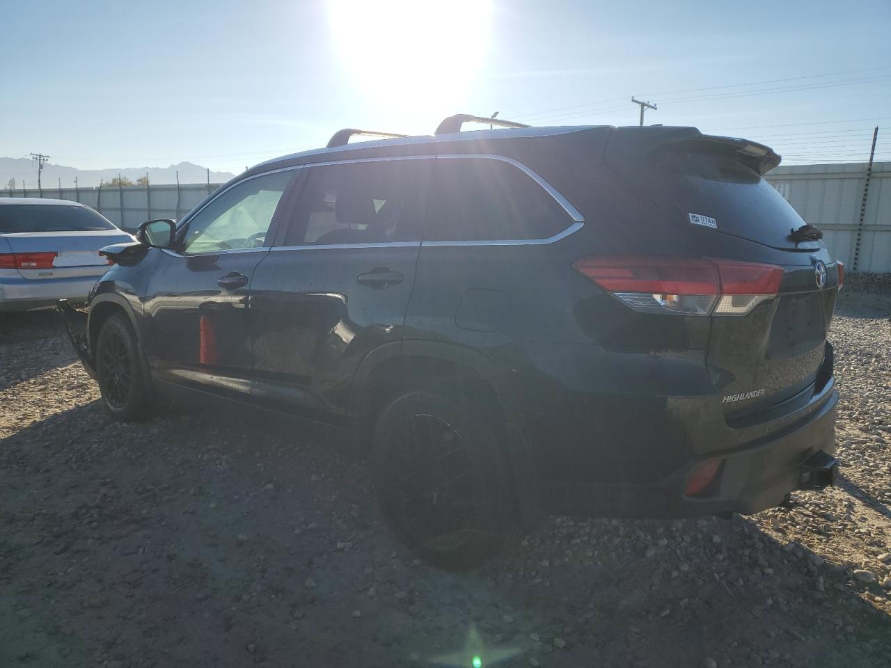 2019 Toyota Highlander VIN 5TDJZRFH2KS926122 Copart auction photo, front end damage thumbnail 2