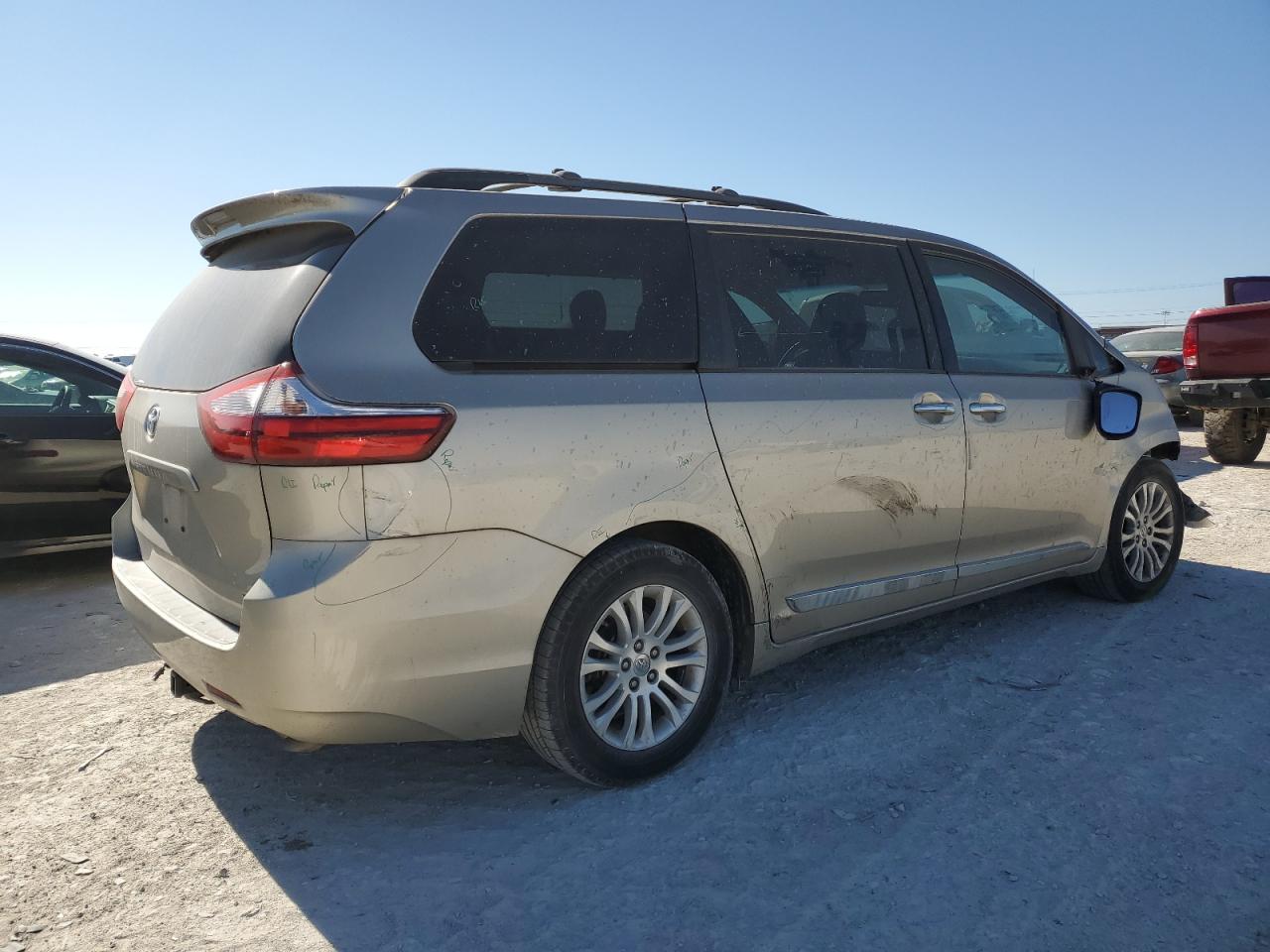 2015 Toyota Sienna VIN 5TDYK3DC4FS570270 Copart auction photo, front end damage thumbnail 3