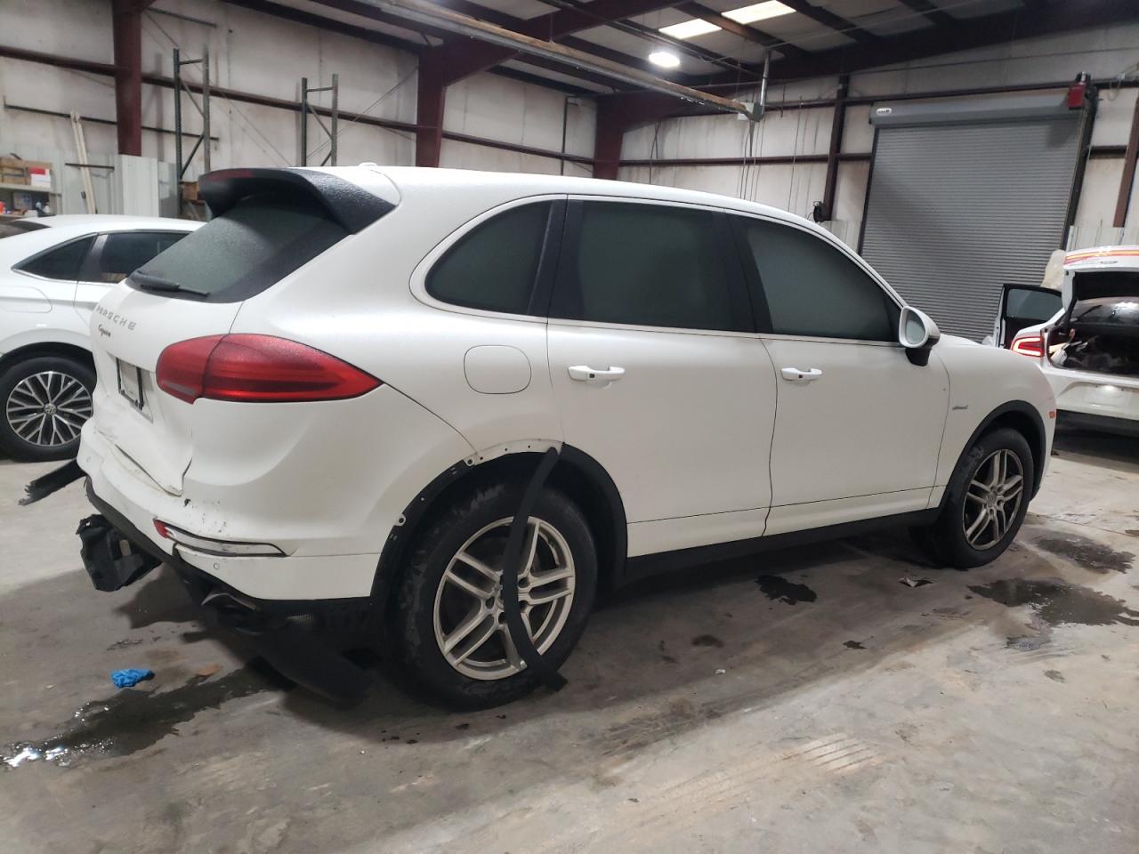 2015 Porsche Cayenne VIN WP1AF2A25FLA40868 Copart auction photo, minor dent/scratches damage thumbnail 3