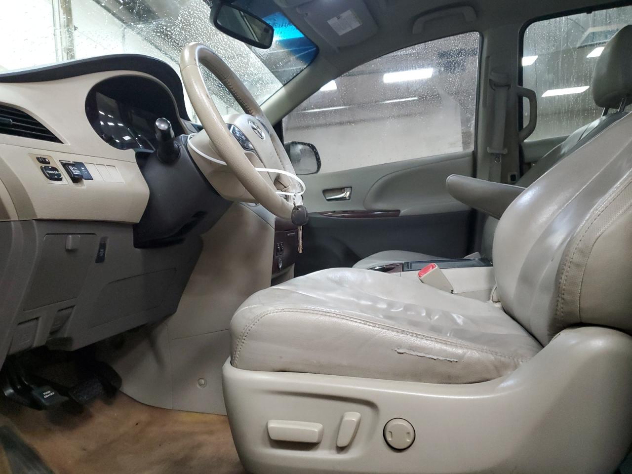 2014 Toyota Sienna VIN 5TDYK3DC4ES492751 Copart auction photo, front end / rear end damage thumbnail 7