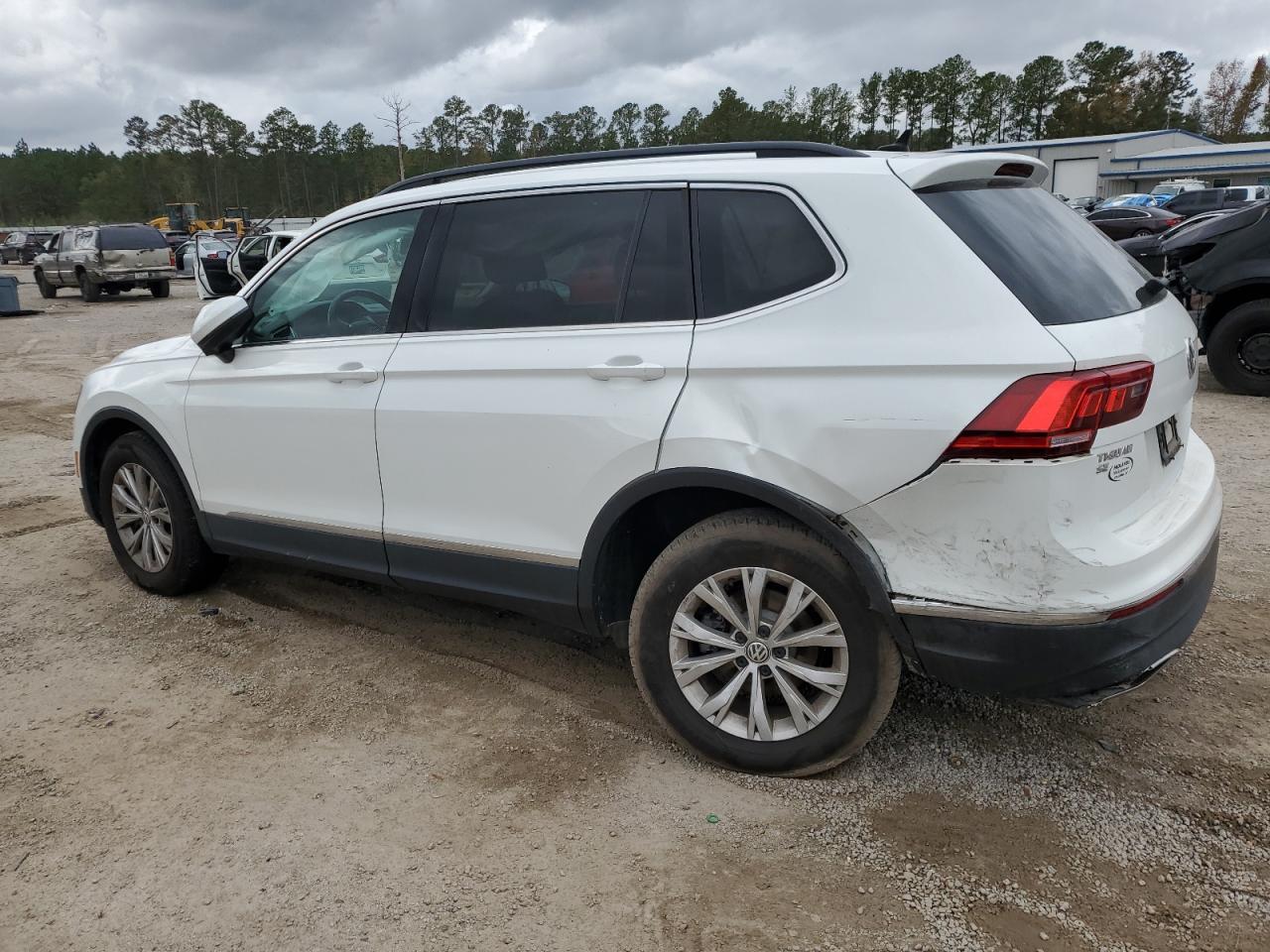 2018 Volkswagen Tiguan VIN 3VV3B7AX1JM217018 Copart auction photo, rear end damage thumbnail 2