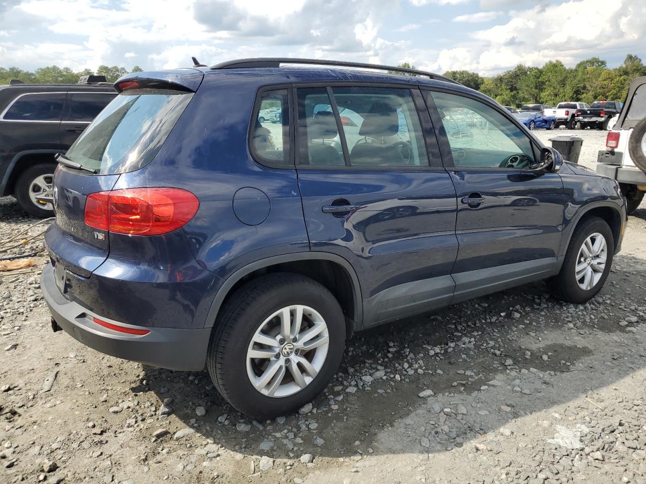 2016 Volkswagen Tiguan VIN WVGAV7AX2GW026581 Copart auction photo, front end damage thumbnail 3
