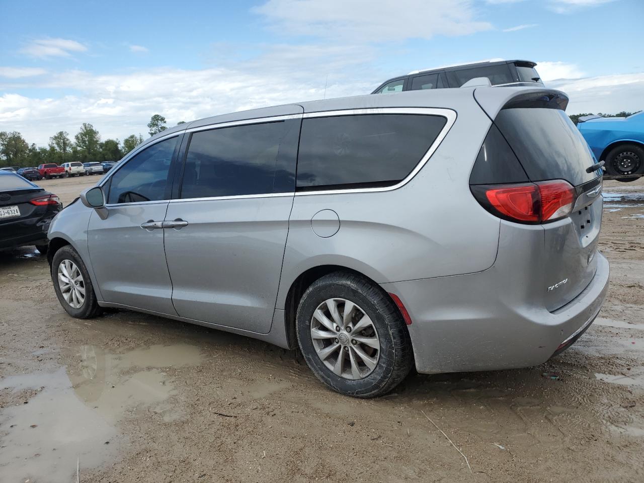 2018 Chrysler Pacifica VIN 2C4RC1FG3JR279864 Copart auction photo, front end / side damage thumbnail 2