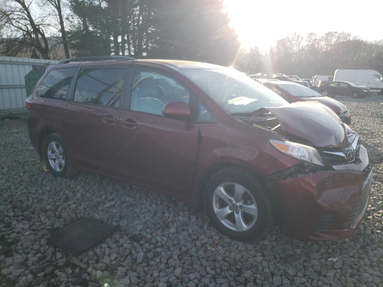 2020 Toyota Sienna VIN 5TDKZ3DC4LS051197 Copart auction photo, front end damage thumbnail 4