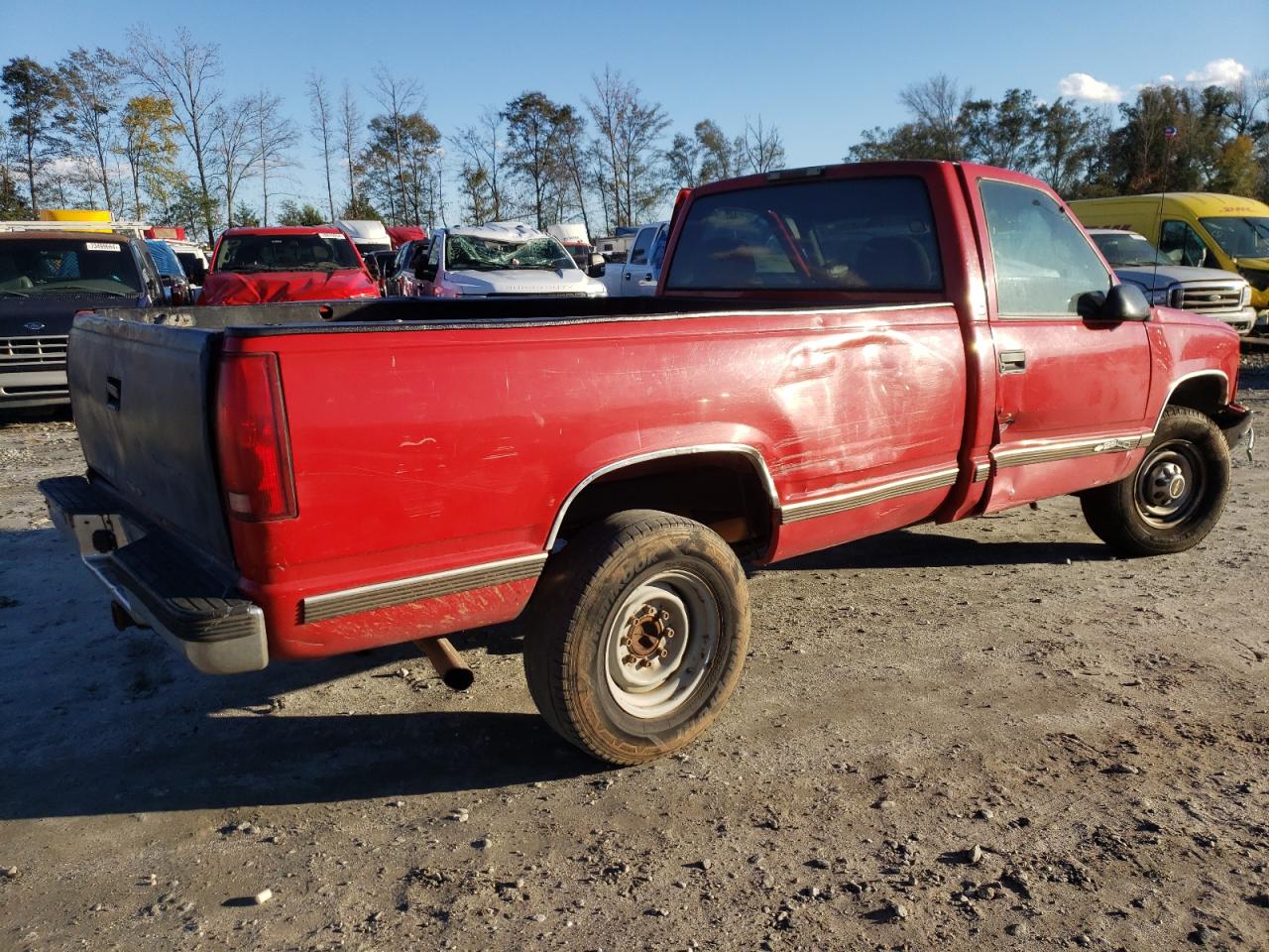 1999 Chevrolet GMT-400 VIN 1GCGC24R1XR724568 Copart auction photo, side damage thumbnail 3