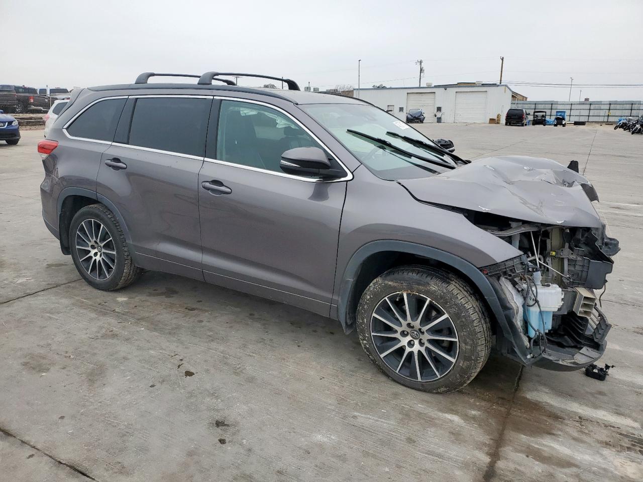 2018 Toyota Highlander VIN 5TDJZRFH7JS536521 Copart auction photo, front end damage thumbnail 4