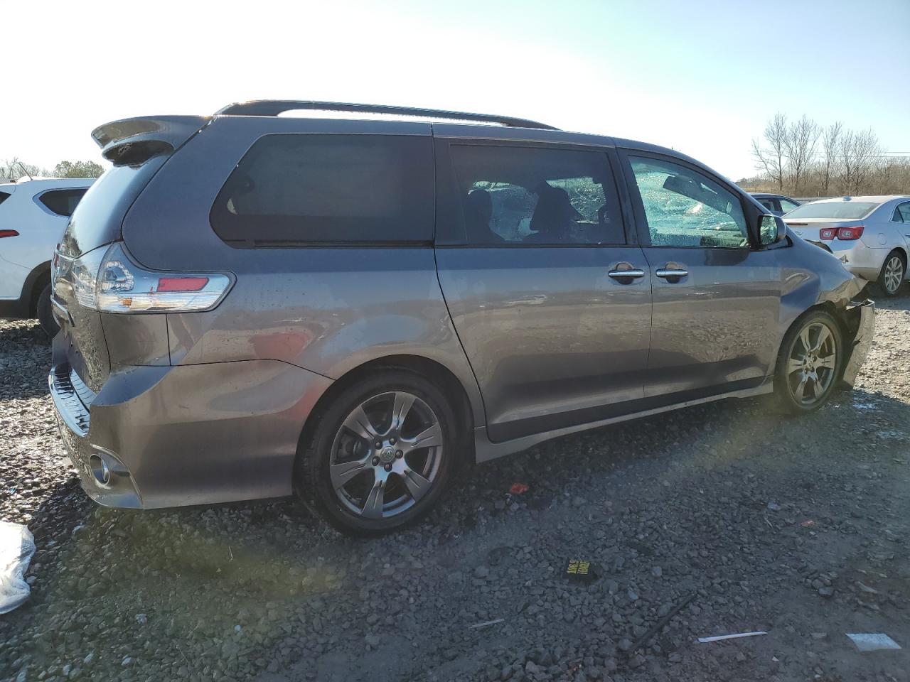 2017 Toyota Sienna VIN 5TDXZ3DC9HS840443 Copart auction photo, front end damage thumbnail 3