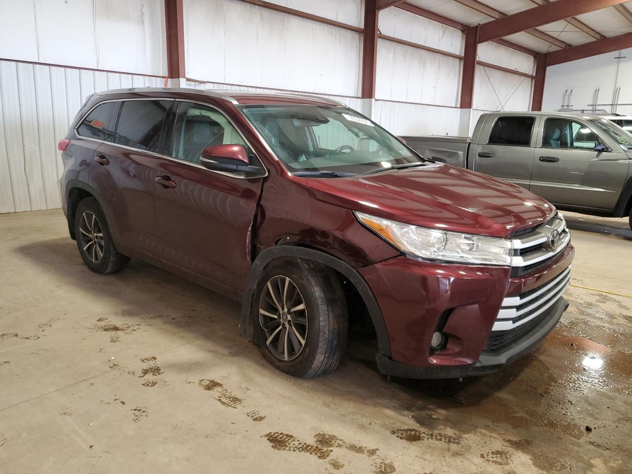 2018 Toyota Highlander VIN 5TDJZRFH7JS814849 Copart auction photo, front end / side damage thumbnail 4