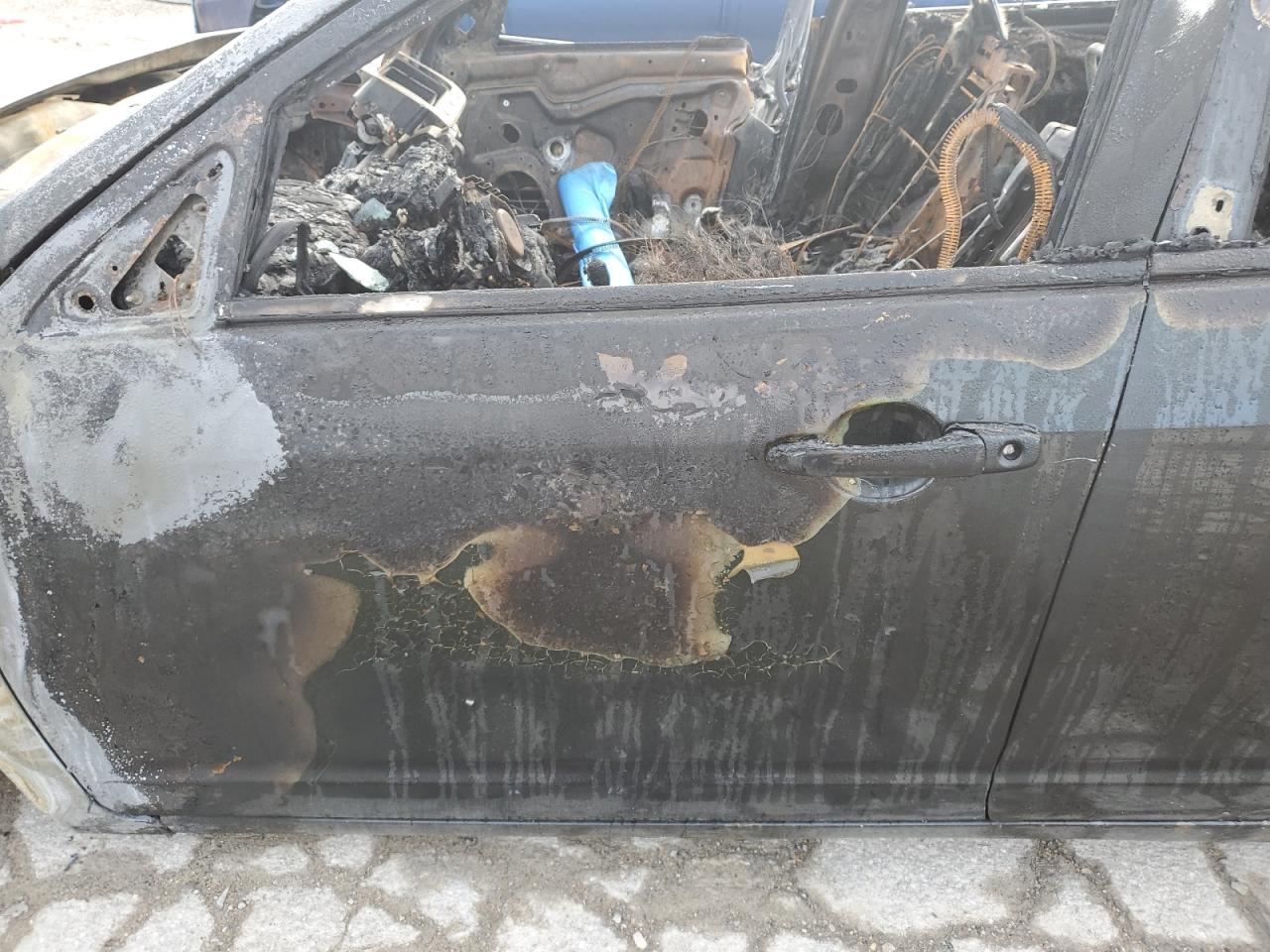 2010 Ford Fusion VIN 3FAHP0HA3AR410942 Copart auction photo, burn damage thumbnail 7