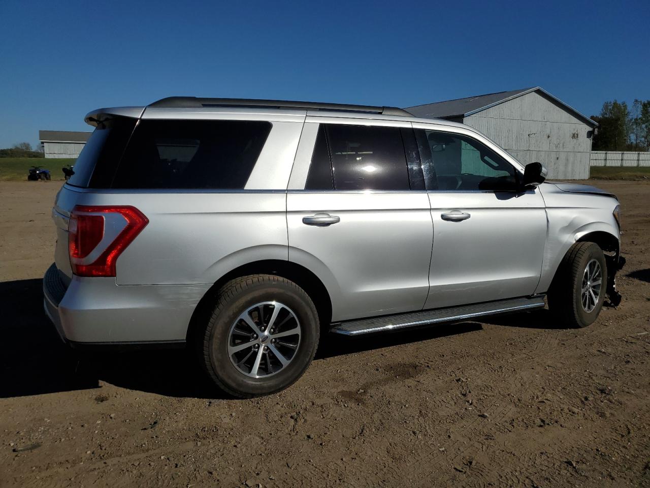 2018 Ford Expedition VIN 1FMJU1JT1JEA31958 Copart auction photo, front end damage thumbnail 3