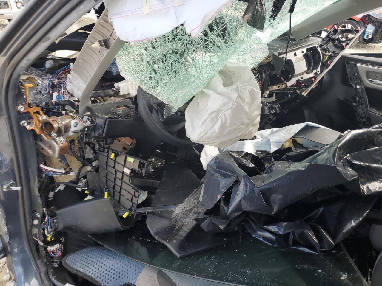 2019 Toyota Corolla VIN 5YFBURHE5KP915873 Copart auction photo, all over damage thumbnail 8