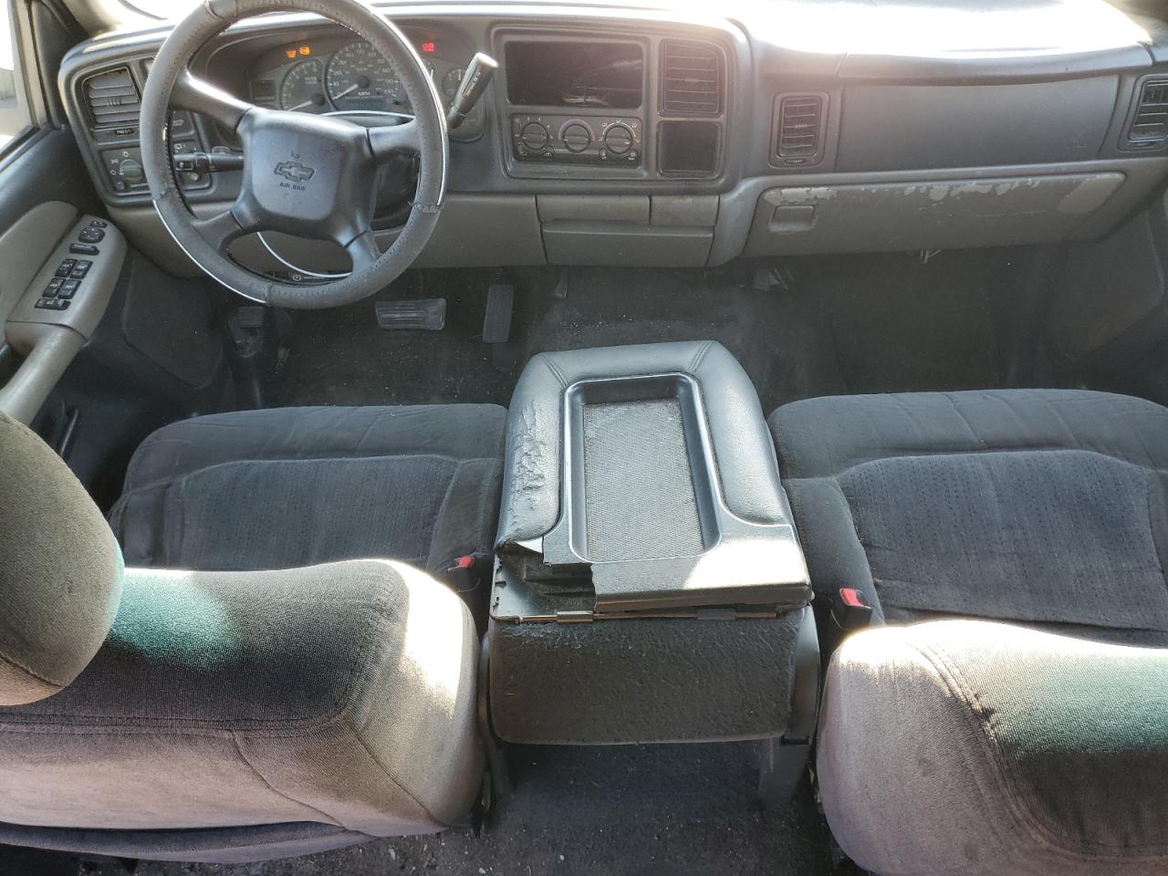 2002 Chevrolet Tahoe VIN 1GNEC13V92R125496 Copart auction photo, front end / all over damage thumbnail 8