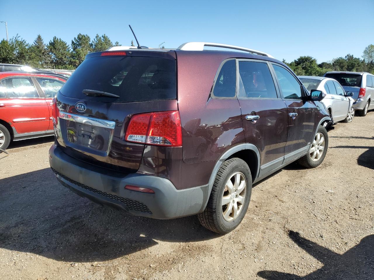 2011 KIA Sorento VIN 5XYKTDA28BG125705 Copart auction photo, front end damage thumbnail 3