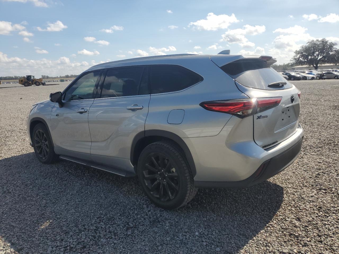 2022 Toyota Highlander VIN 5TDGZRAH8NS141206 Copart auction photo, minor dent/scratches damage thumbnail 2
