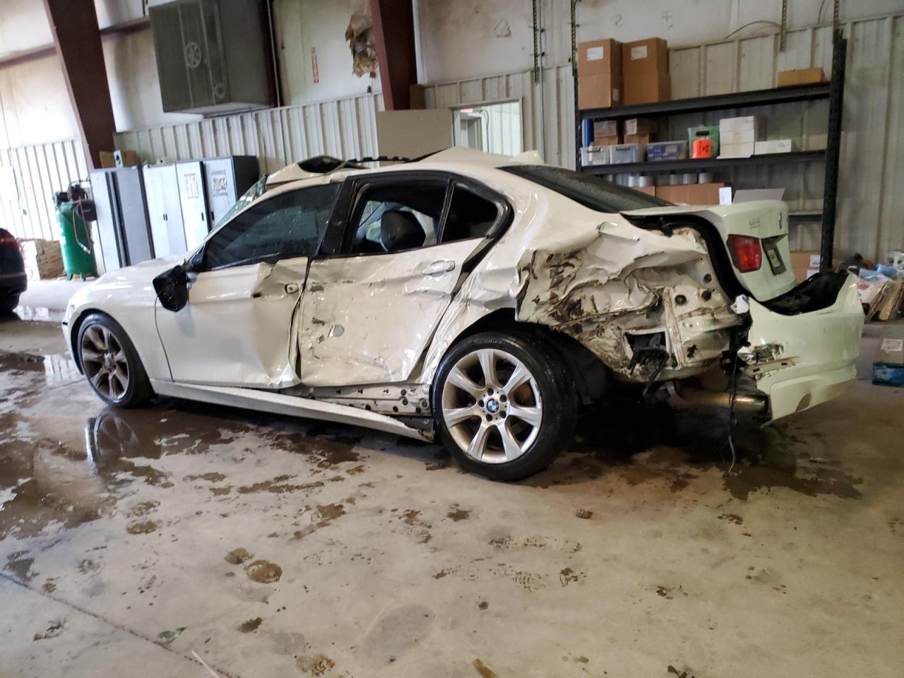 2015 BMW 3er VIN WBA3B1G5XFNT63204 Copart auction photo, all over / rear end damage thumbnail 2