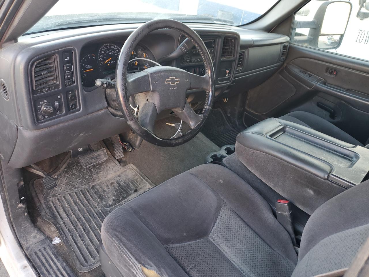 2006 Chevrolet Silverado VIN 1GCHK39DX6E233268 Copart auction photo, front end damage thumbnail 8