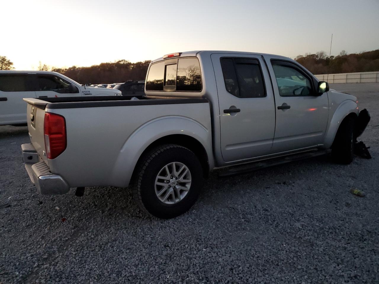 2016 Nissan Navara (Frontier) VIN 1N6AD0ER9GN784754 Copart auction photo, front end damage thumbnail 3