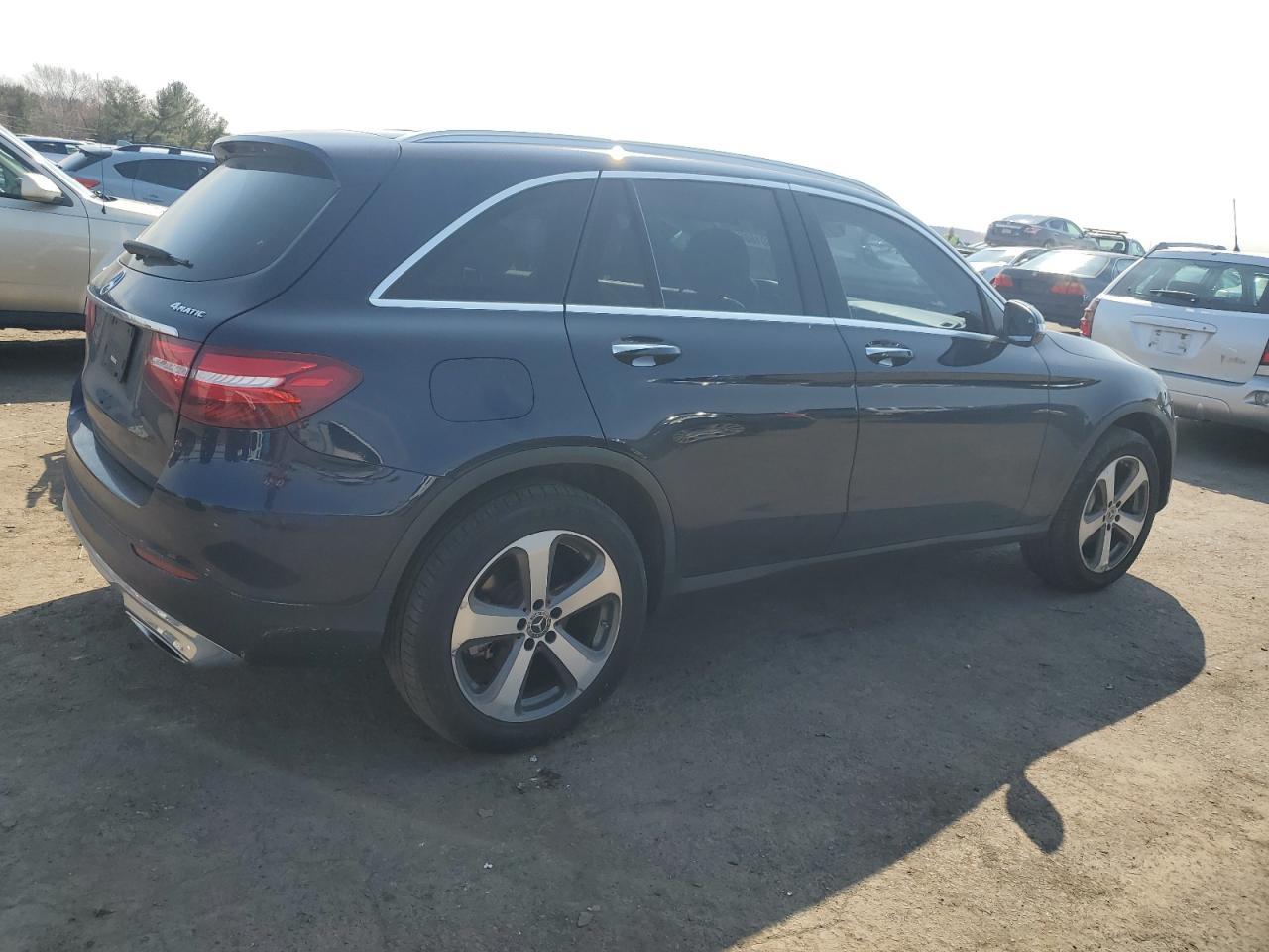2019 Mercedes-Benz GLC VIN WDC0G4KB5KF637932 Copart auction photo, side damage thumbnail 3