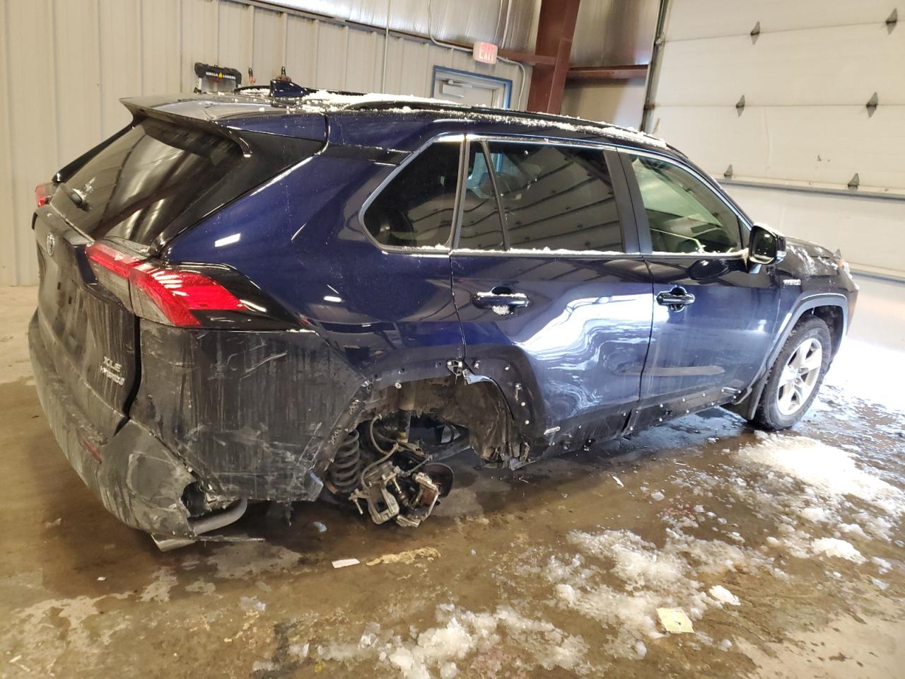 2021 Toyota RAV 4 VIN JTMR6RFV8MD511662 Copart auction photo, rear end / undercarriage damage thumbnail 3