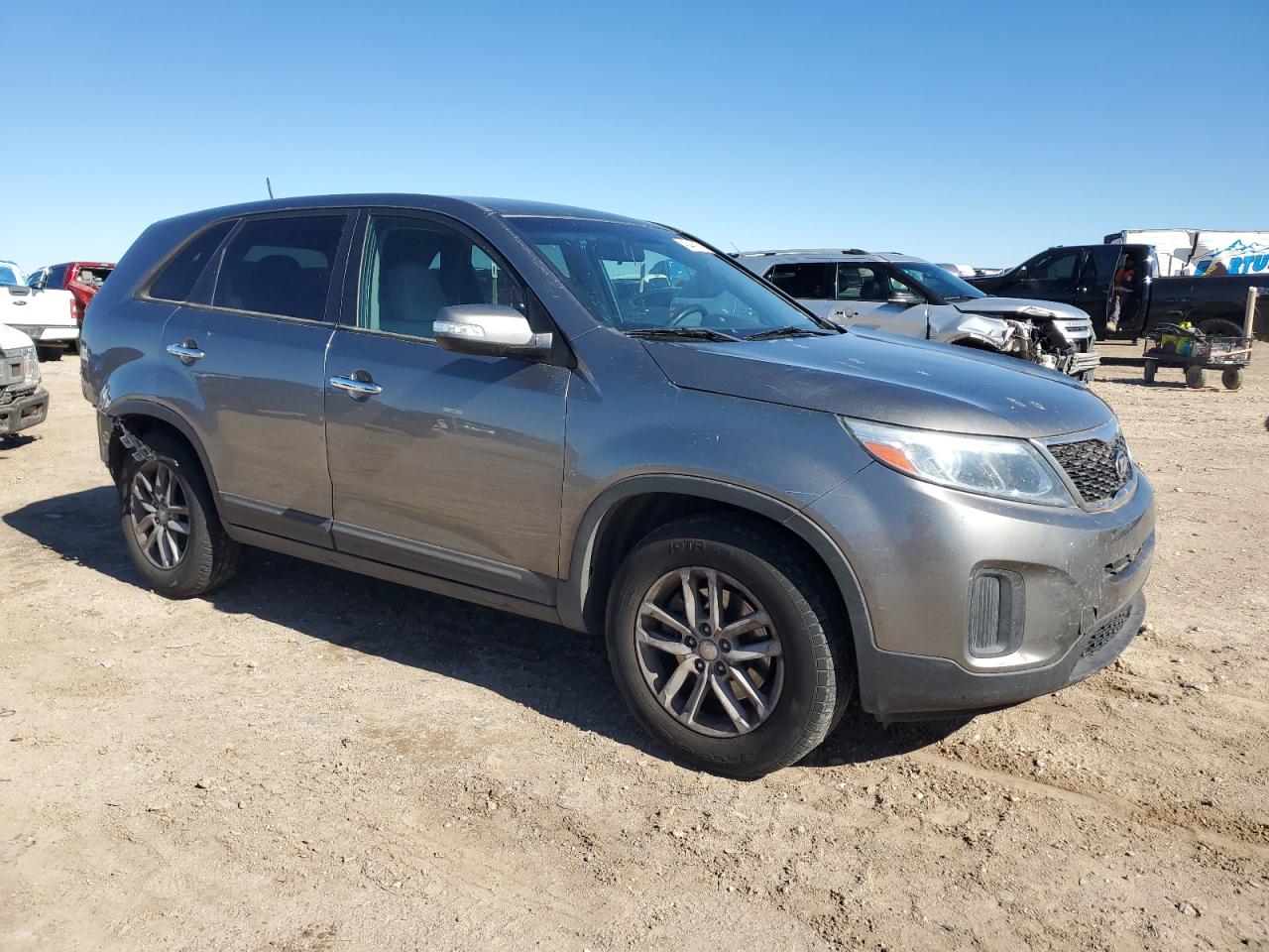 2015 KIA Sorento VIN 5XYKT3A61FG572511 Copart auction photo, rear end damage thumbnail 4