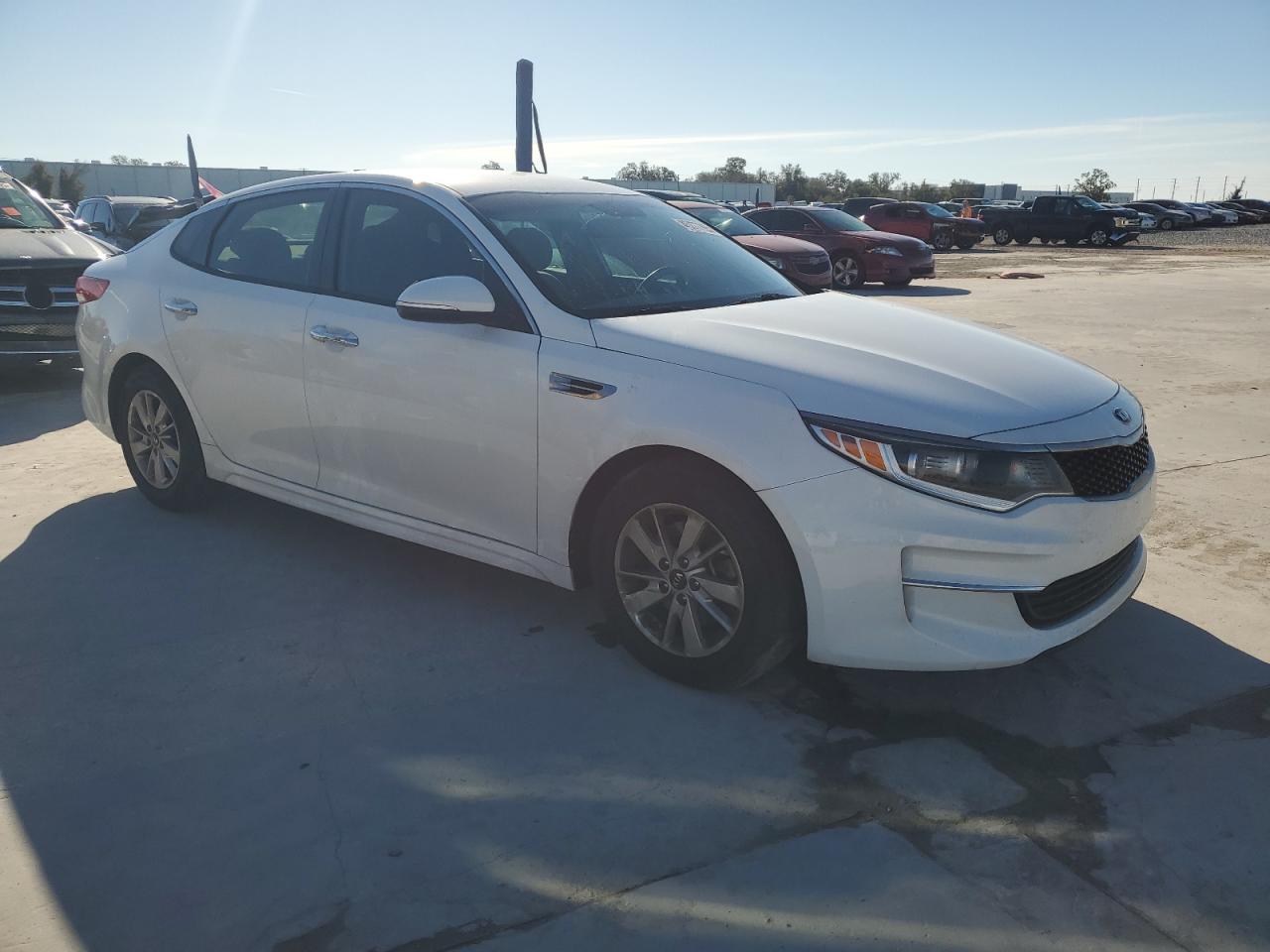 2018 KIA Optima VIN 5XXGT4L37JG246823 Copart auction photo, vandalism damage thumbnail 4