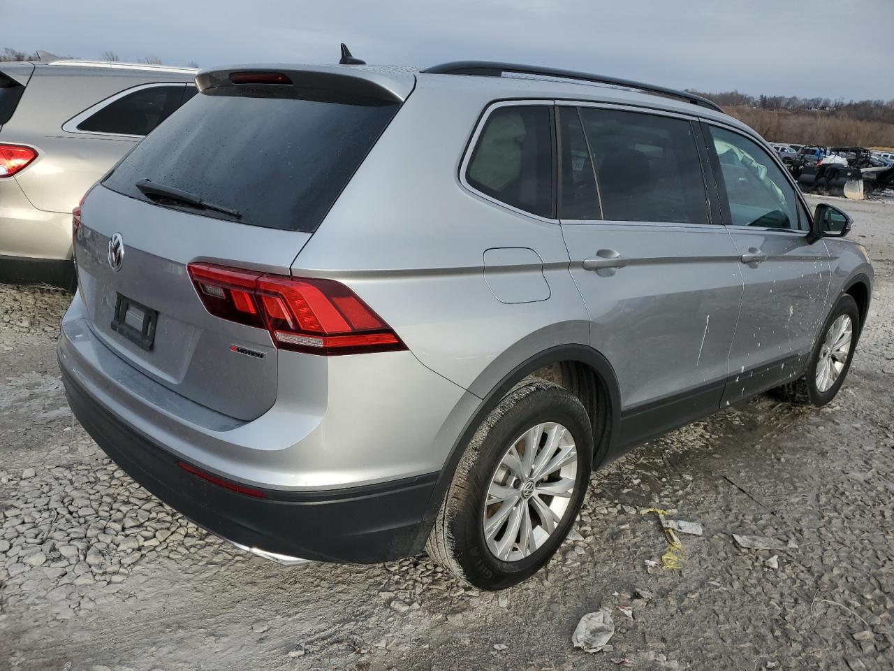 2019 Volkswagen Tiguan VIN 3VV2B7AX5KM074345 Copart auction photo, side damage thumbnail 3
