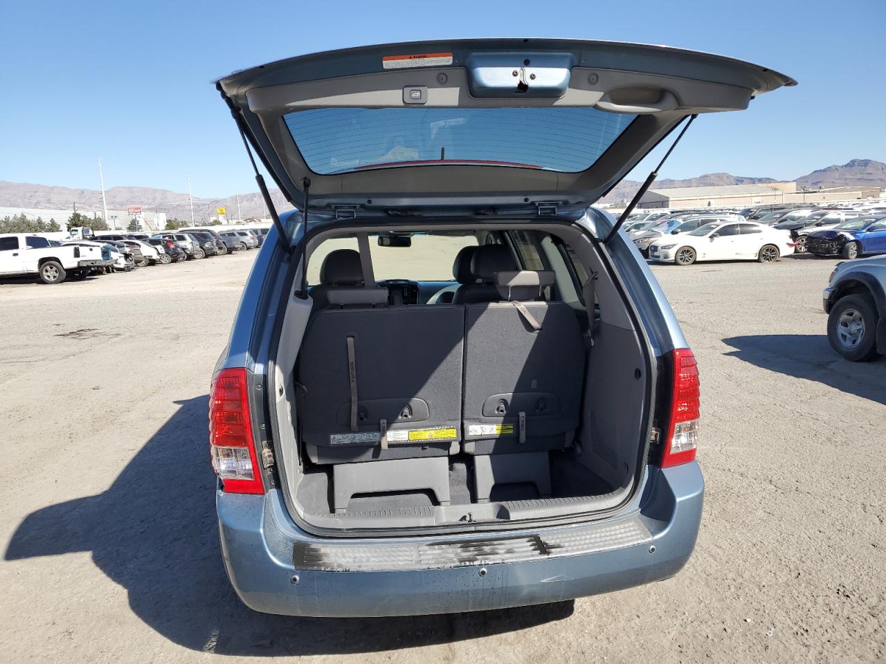 2011 KIA Sedona VIN KNDMH4C79B6377419 Copart auction photo, front end / side damage thumbnail 6