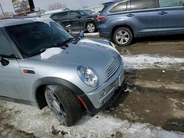 2004 MINI Cooper VIN WMWRC334X4TJ62010 Copart auction photo, front end / side damage thumbnail 11