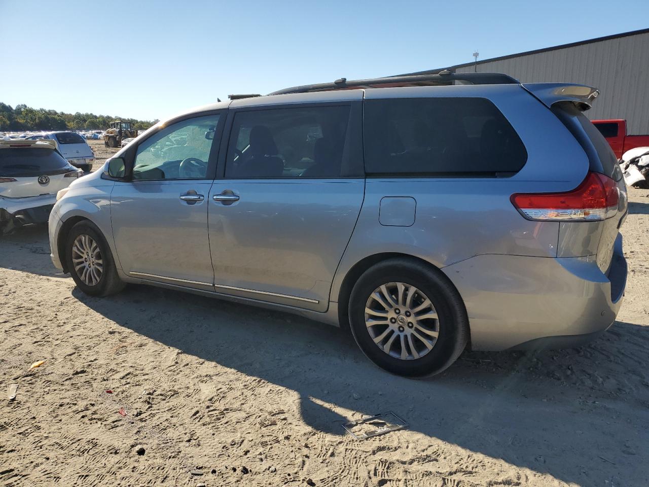2012 Toyota Sienna VIN 5TDYK3DC6CS248905 Copart auction photo, front end damage thumbnail 2
